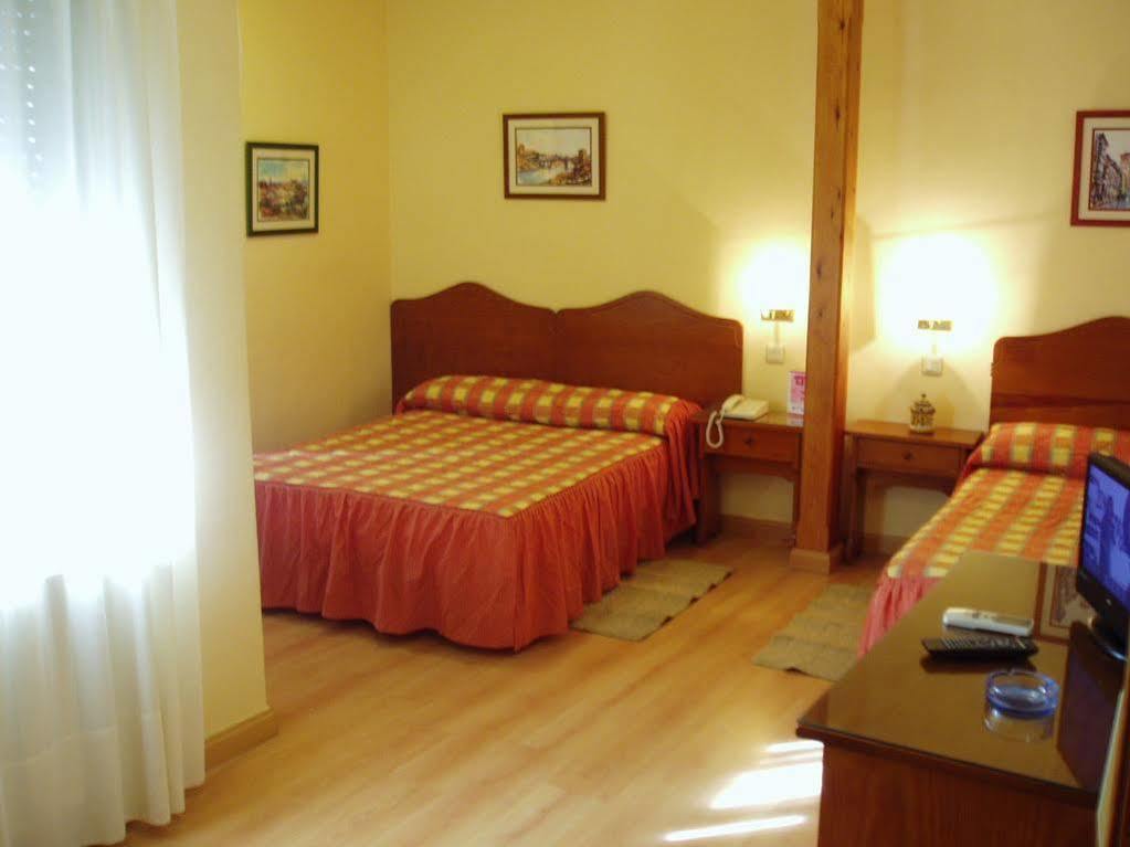 טולדו Hostal Santo Tome מראה חיצוני תמונה